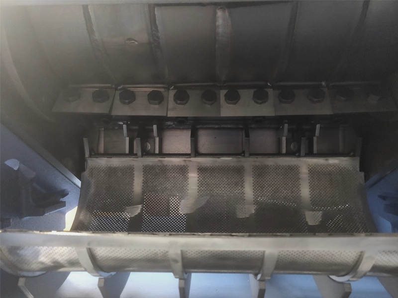 cm4000-cutting-mill-view-of-cutting-chamber-and-bottom-sieve