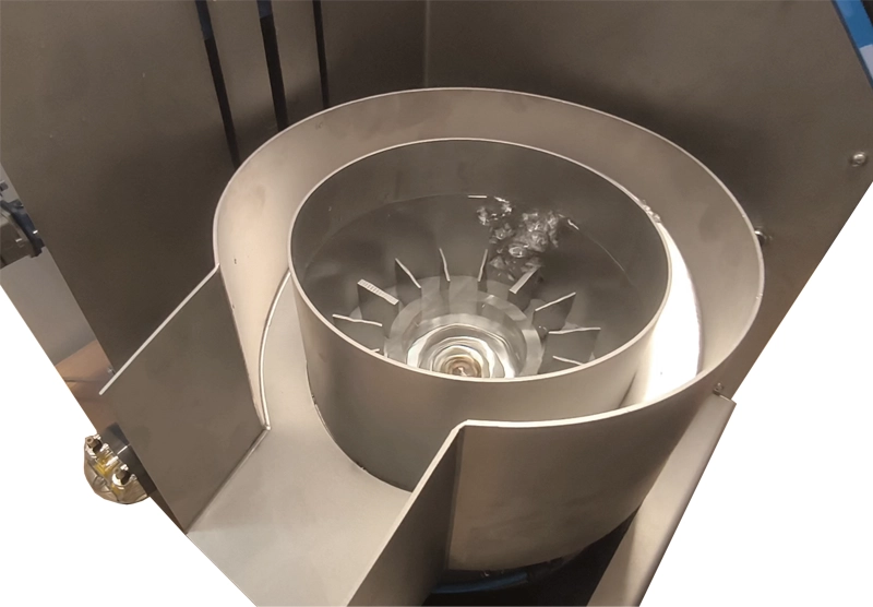 Flotation cell with rotor mixing a liquid sample during laboratory flotation testing