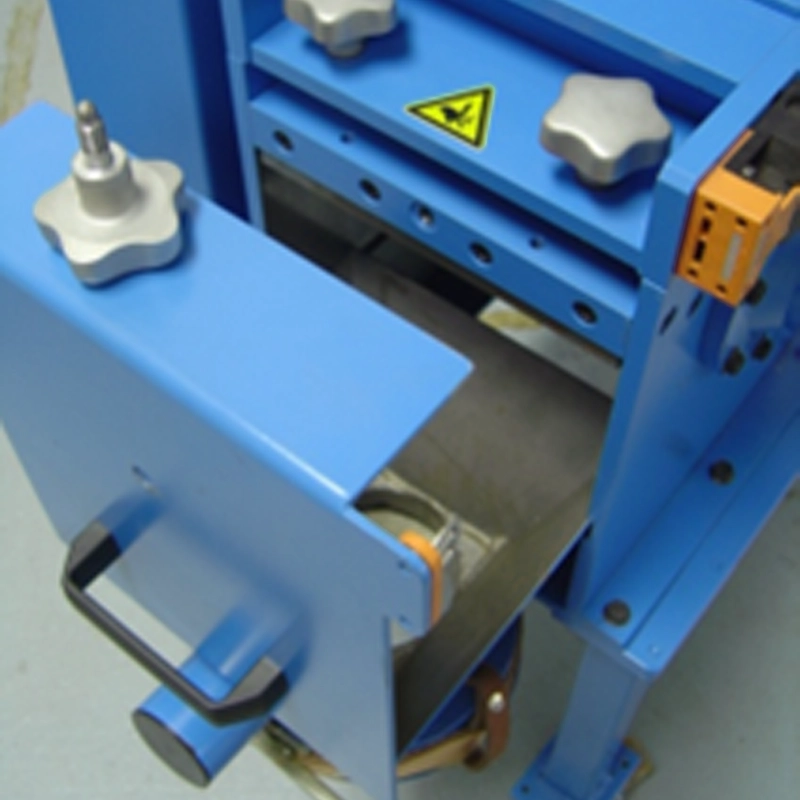 CM1000 cutting mill bottom sieve placement close view