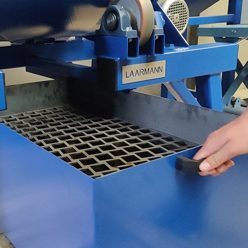 laarmann-lmbm-ball-mill-150-450L-removing-the-collector-1