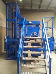 laarmann sampling installation with crusher and lifting device